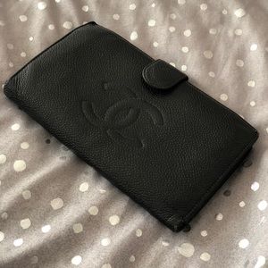 Vintage Chanel Caviar Bifold Wallet.